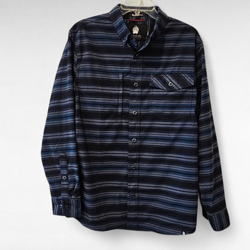 Duluth Trading Untucked Alaskan Hardgear Standard Fit Button Down Shirt Size Med